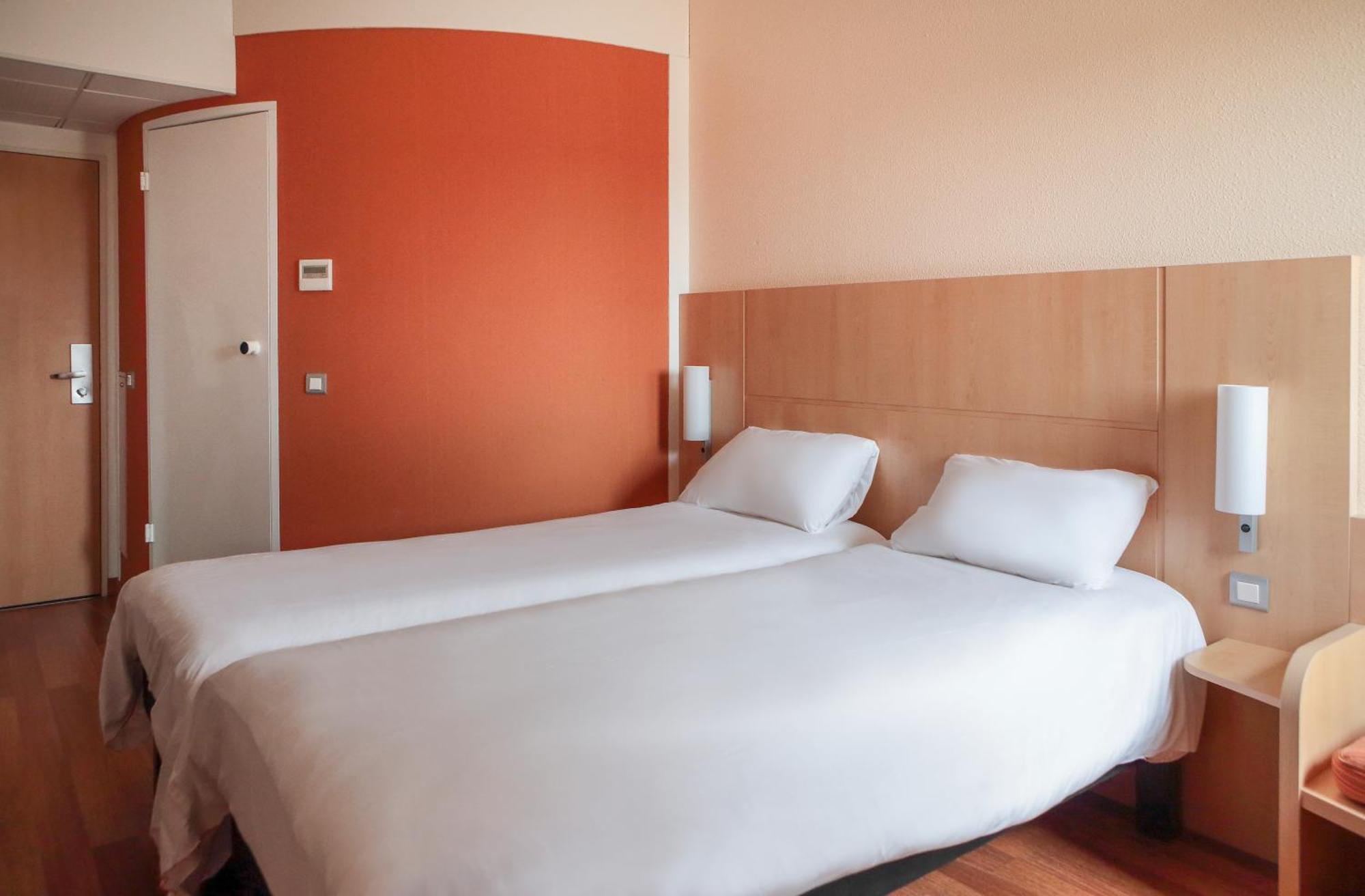ไอบิส โบแว แอโรปอร์ Hotel โบเวส์ ภายนอก รูปภาพ