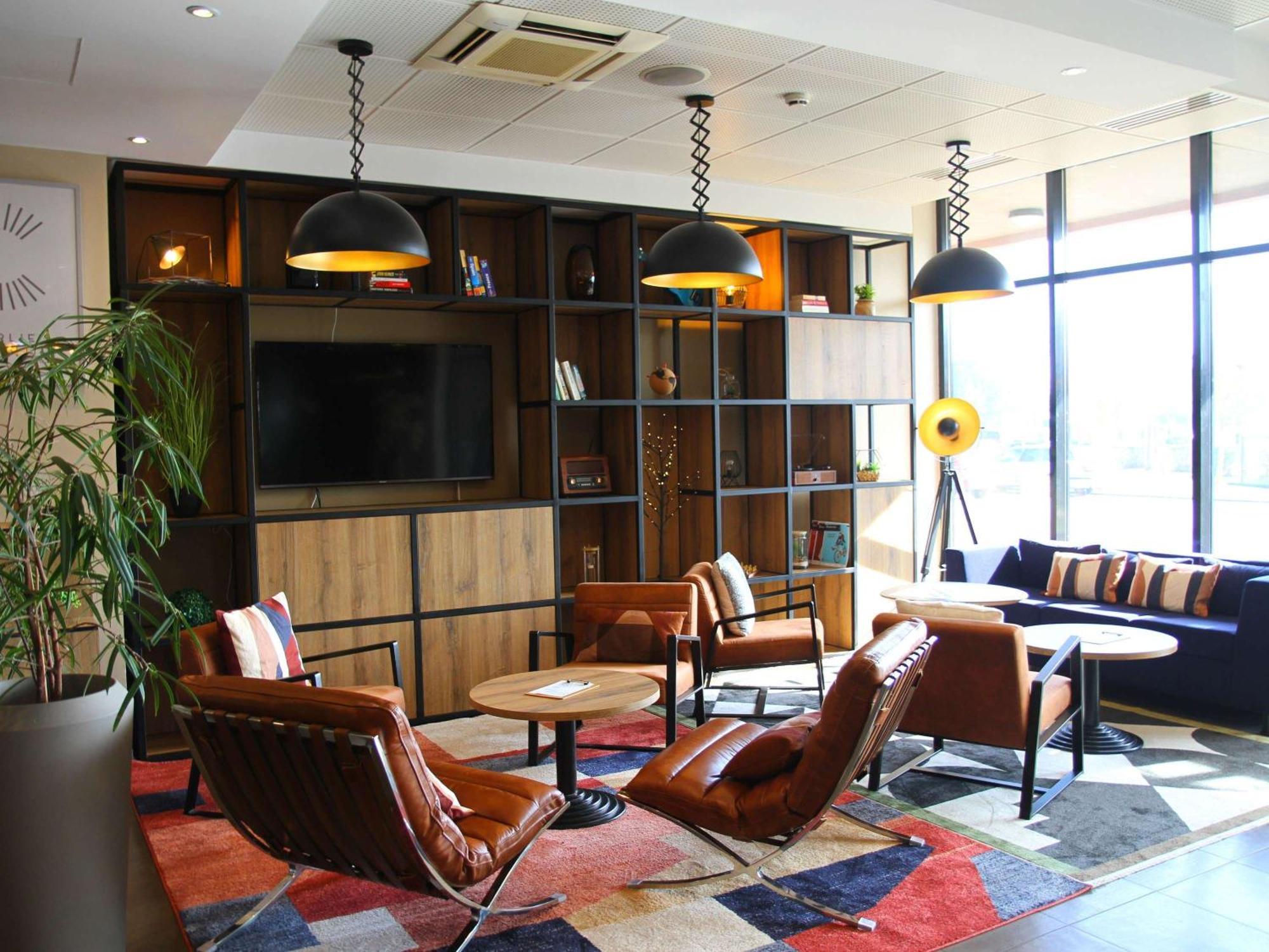 ไอบิส โบแว แอโรปอร์ Hotel โบเวส์ ภายนอก รูปภาพ