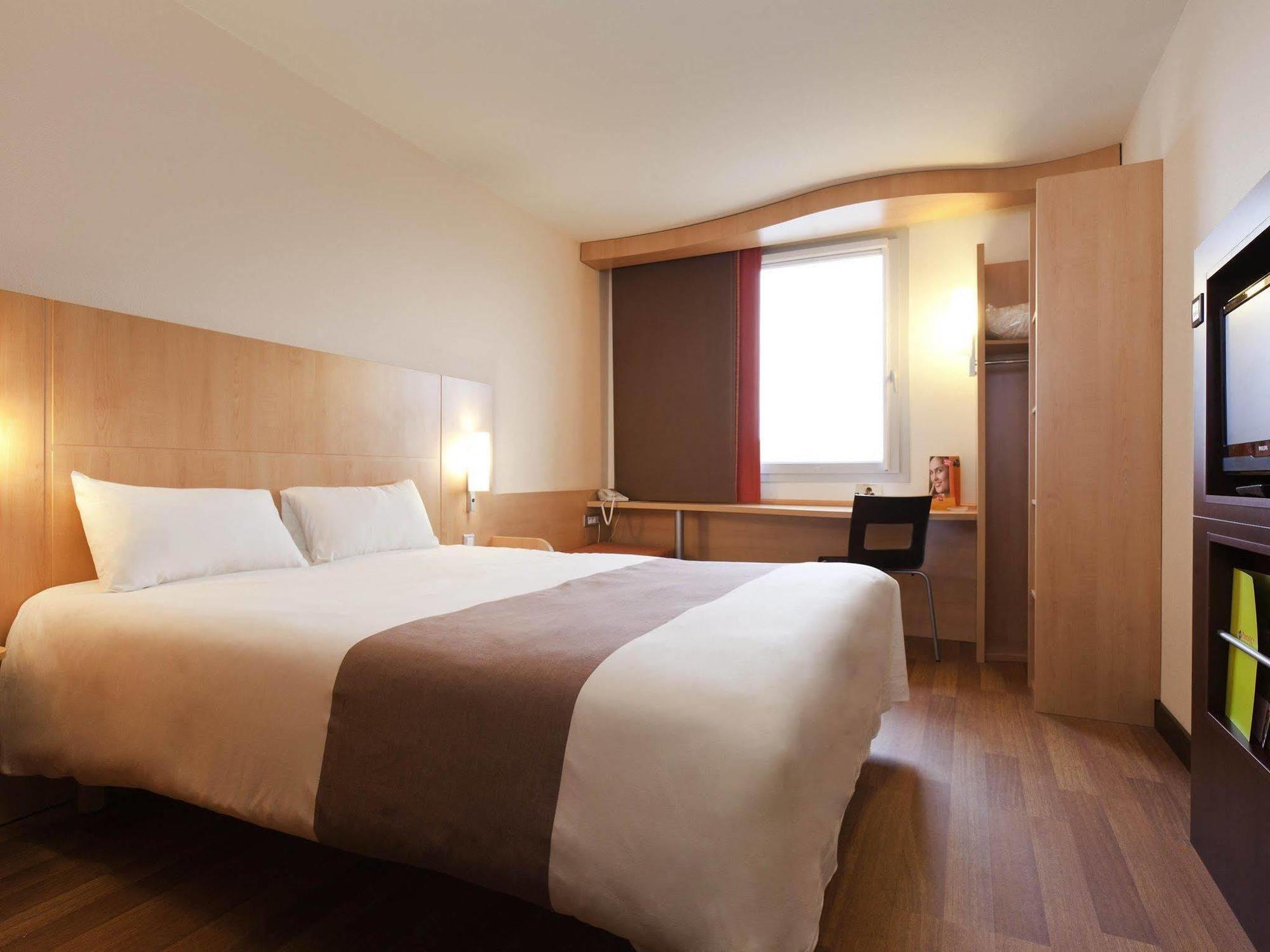 ไอบิส โบแว แอโรปอร์ Hotel โบเวส์ ภายนอก รูปภาพ