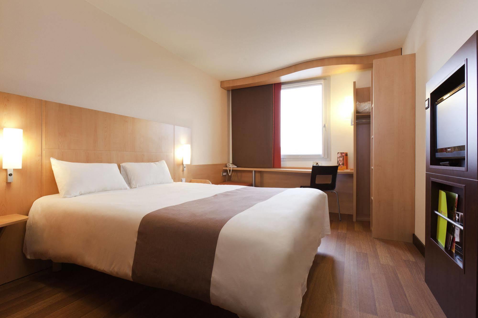 ไอบิส โบแว แอโรปอร์ Hotel โบเวส์ ภายนอก รูปภาพ