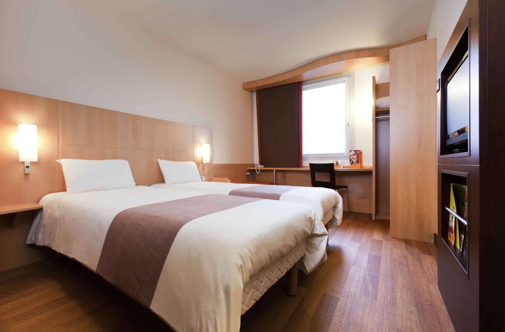 ไอบิส โบแว แอโรปอร์ Hotel โบเวส์ ภายนอก รูปภาพ