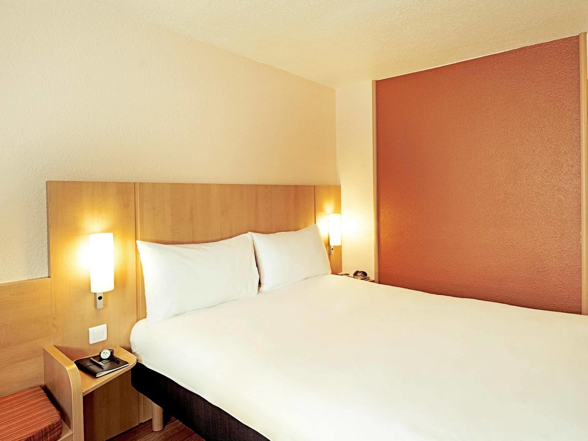 ไอบิส โบแว แอโรปอร์ Hotel โบเวส์ ภายนอก รูปภาพ