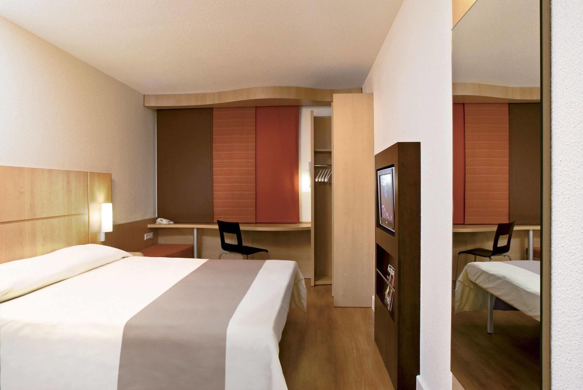 ไอบิส โบแว แอโรปอร์ Hotel โบเวส์ ภายนอก รูปภาพ